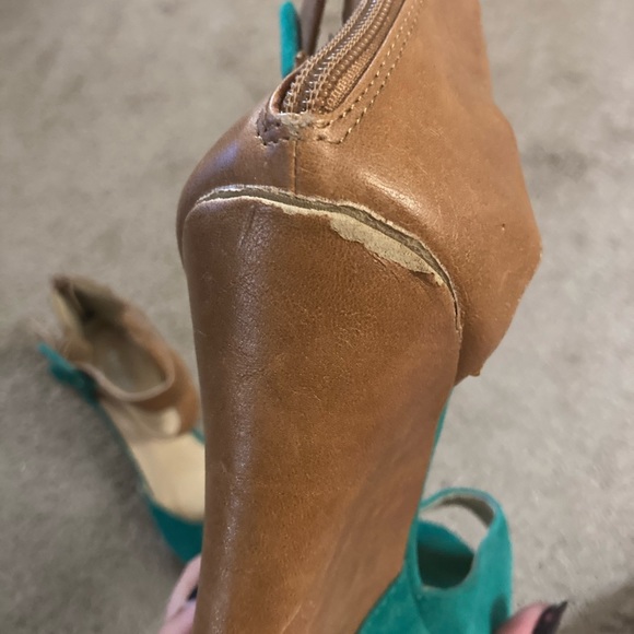 Charlotte Russe green suede/brown pleather wedges - Picture 5 of 9